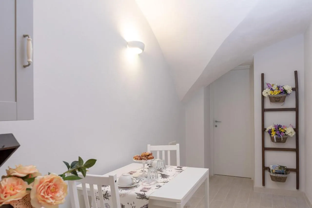 Апартаменты La Casa Di Aneti Дольчеаккуа 0*,  Италия